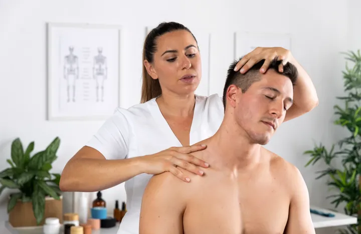 Imagem ilustrativa de acompanhamento manual da região cervical